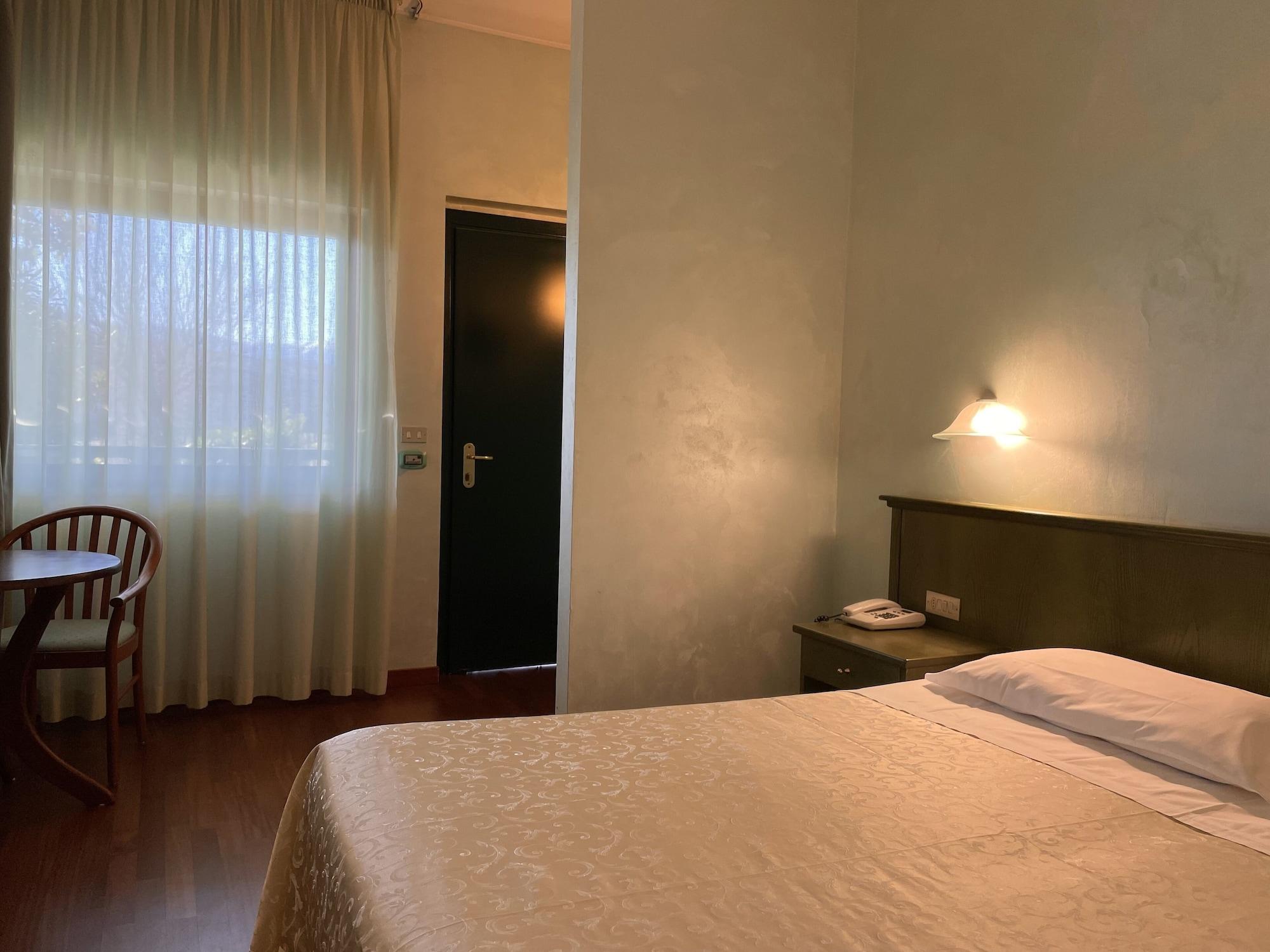 Hotel Santacroce Meeting Σουλμόνα Εξωτερικό φωτογραφία