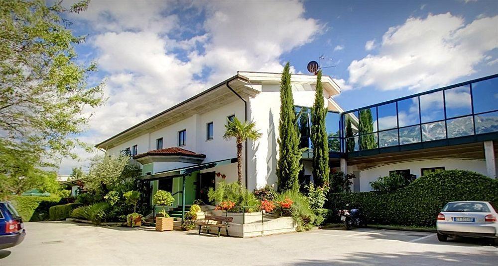Hotel Santacroce Meeting Σουλμόνα Εξωτερικό φωτογραφία
