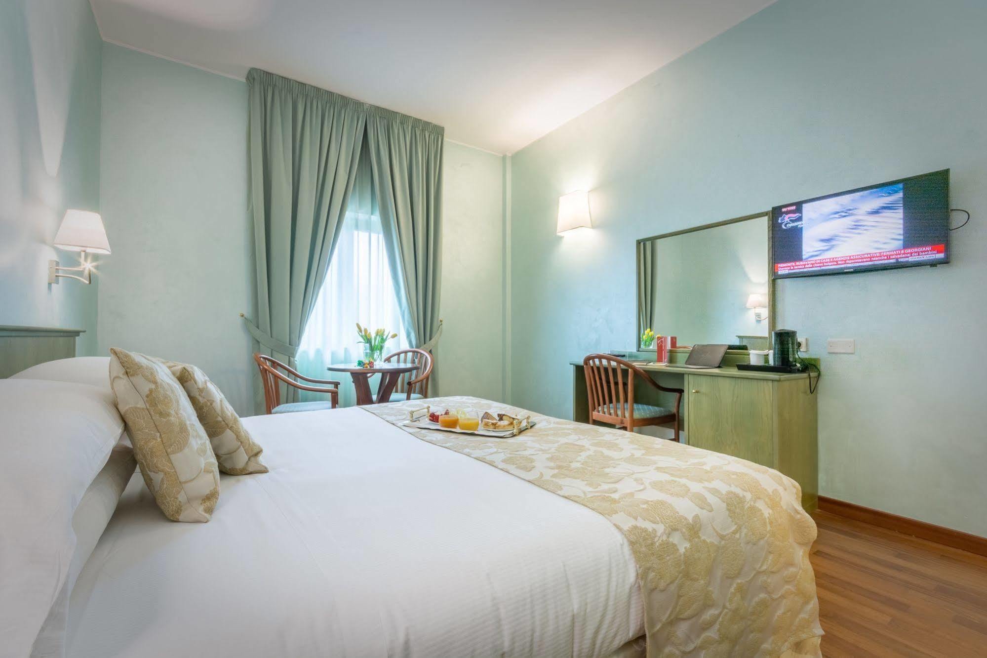Hotel Santacroce Meeting Σουλμόνα Εξωτερικό φωτογραφία
