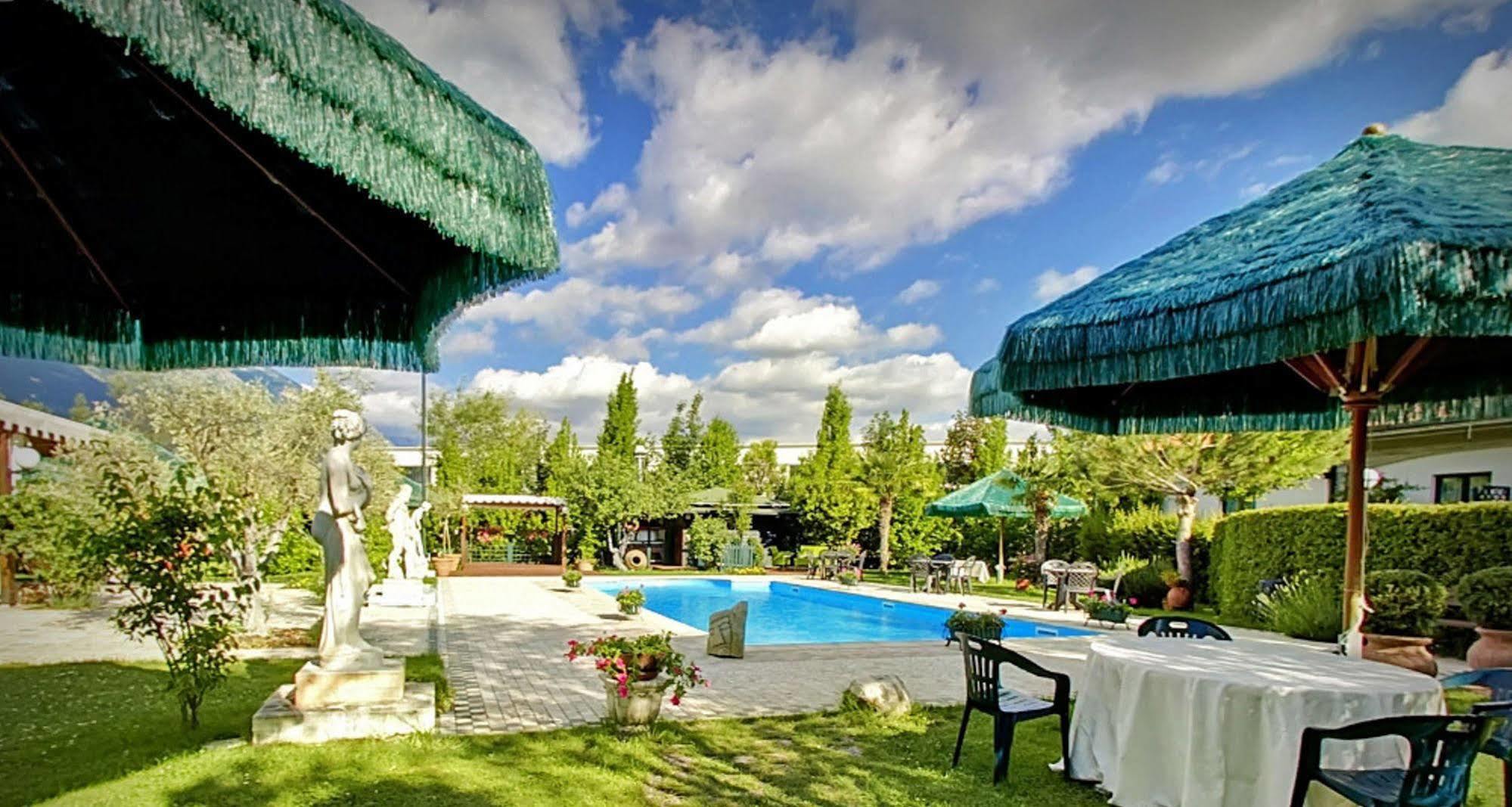 Hotel Santacroce Meeting Σουλμόνα Εξωτερικό φωτογραφία